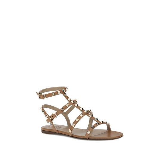 Valentino Garavani – Rockstud Leather Flat Sandals in Beige